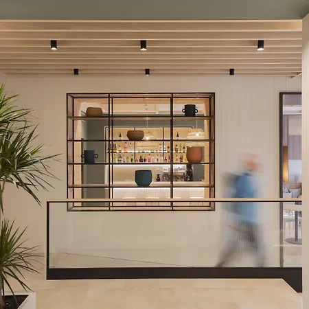 Отель Grupotel Gravina Барселона